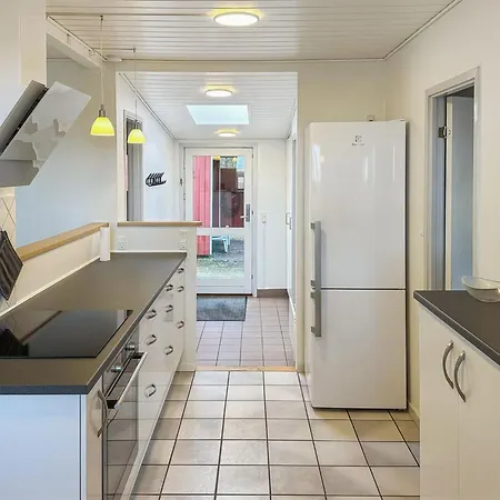 Sanela - 25m From The Sea By Interhome *